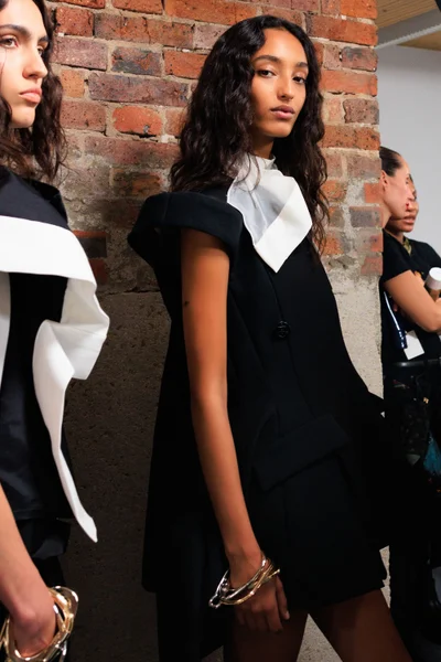 Look 1